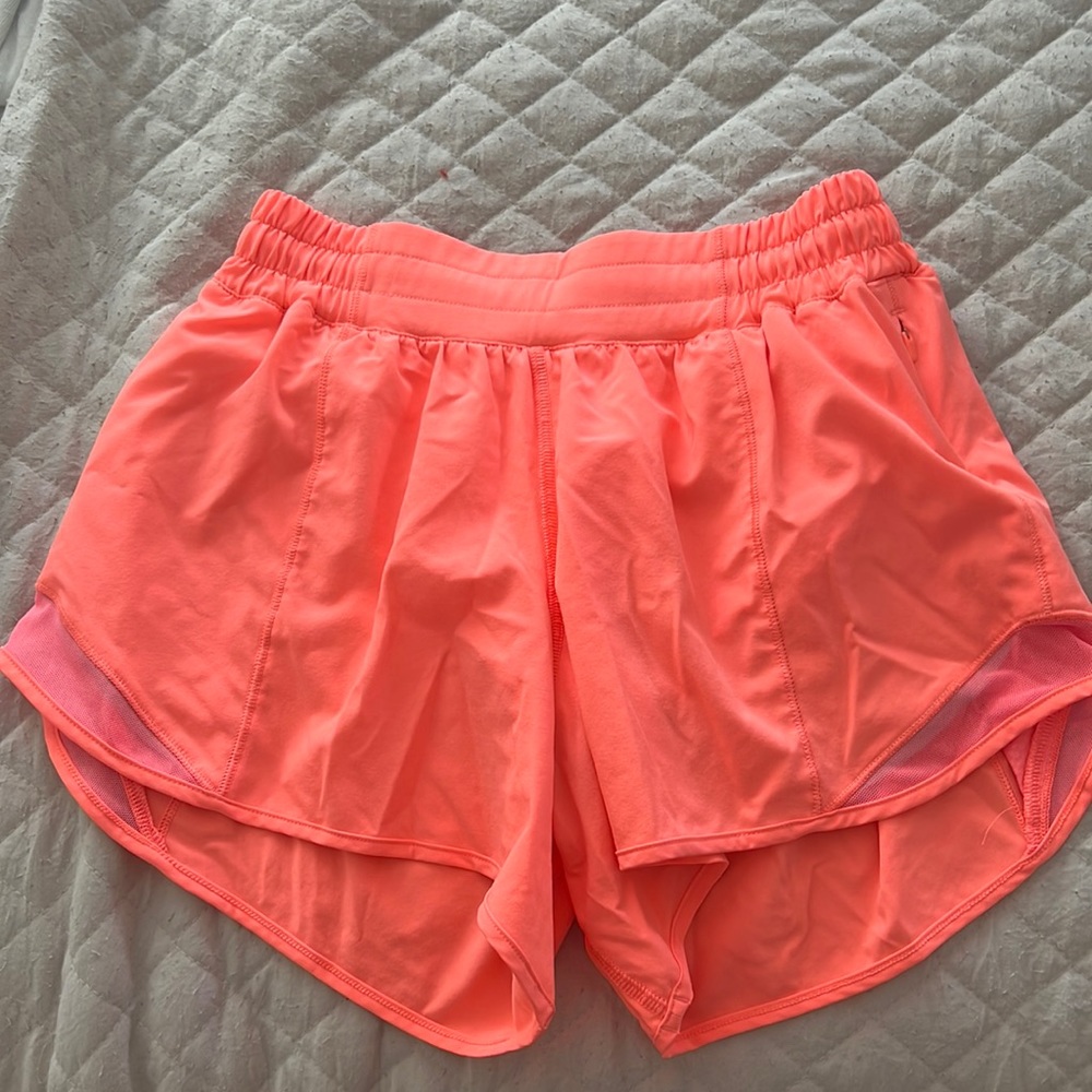 Lululemon hotty hot shorts 4” size 4